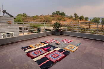 cosmicstays greystone villa mountain view and dam