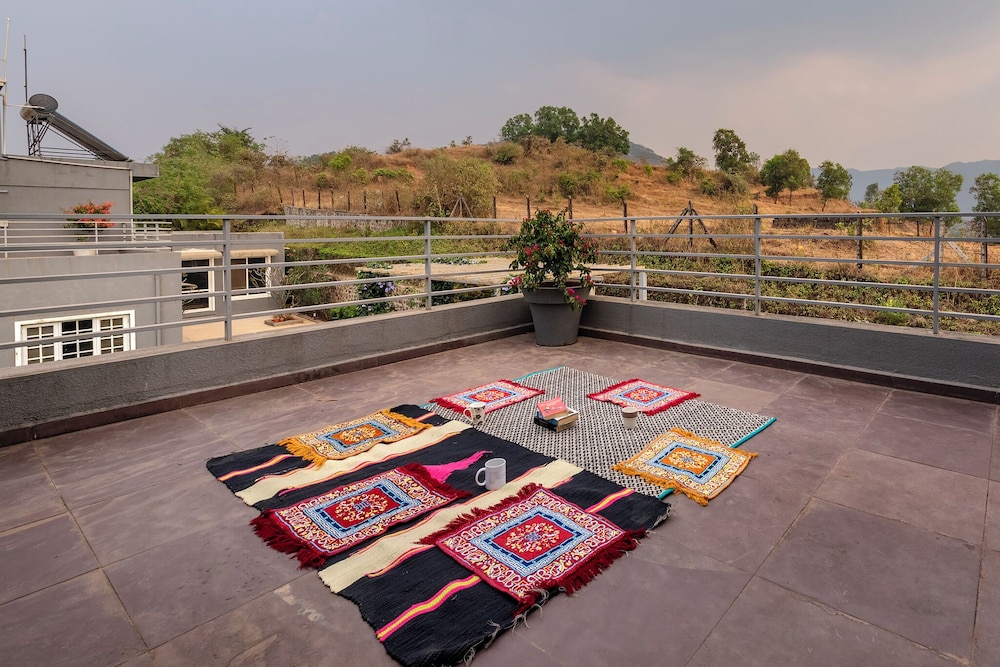 cosmicstays greystone villa mountain view and dam