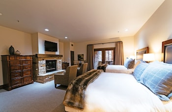 Luxury Four Bedroom Suite With Three Hot Tubs 4 Apartment Hotel By Redawning,7700 Stein Way,4 star