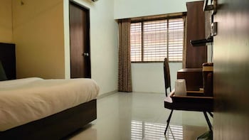 new harshita inn by glitz hotel