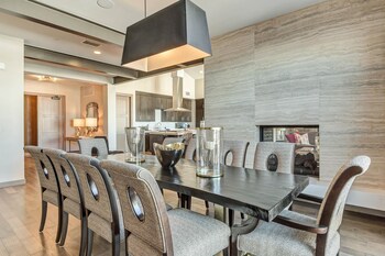 Two Bedroom Penthouse 2 Apartment Hotel By Redawning,6702 Stein Circle,3 star