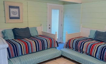 Caribbean Vibes House 3 Bedroom Home By Redawning,One26 E Carolyn Dr,4 star