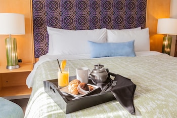 best western premier toronto airport carlingview hotel