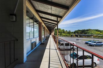 Edyn Hotel By Townhouse Wytheville Us 52,,2 star