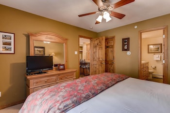 Westwind 202 2Bd 2Ba Plat. Condo,548 S Frontage Rd W,3 star