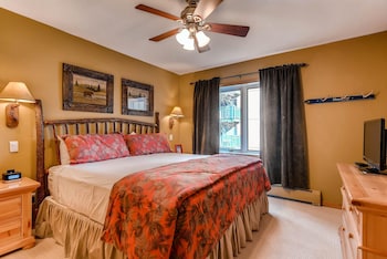 Westwind 202 2Bd 2Ba Plat. Condo,548 S Frontage Rd W,3 star