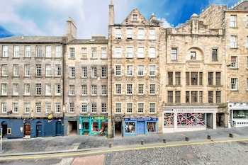 joivy 1 bed flat in edinburgh old town