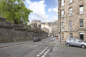 Joivy Spacious 3 Bed Apartment In The Old Town,,4 star