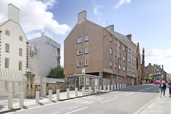 joivy contemporary royal mile apartment w balcony