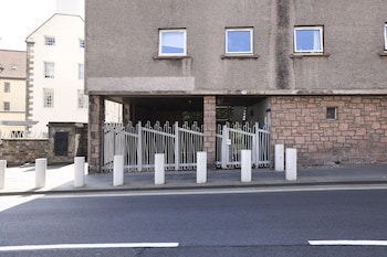 joivy contemporary royal mile apartment w balcony