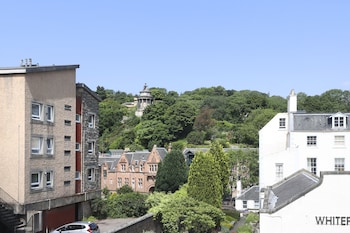 joivy contemporary royal mile apartment w balcony