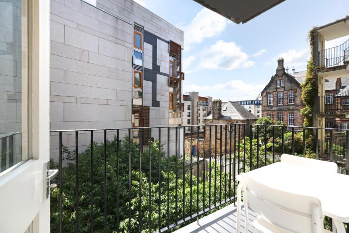 joivy contemporary royal mile apartment w balcony