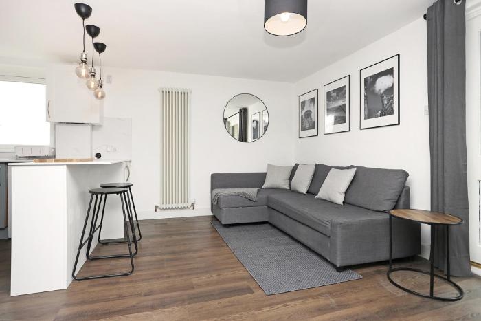 joivy contemporary royal mile apartment w balcony
