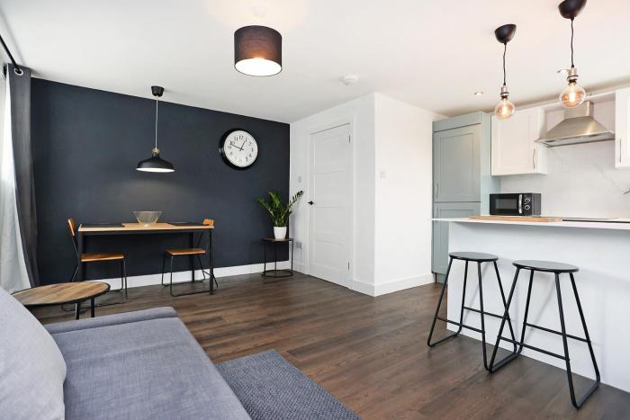 joivy contemporary royal mile apartment w balcony