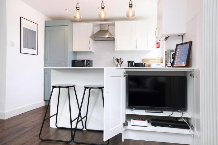 joivy contemporary royal mile apartment w balcony