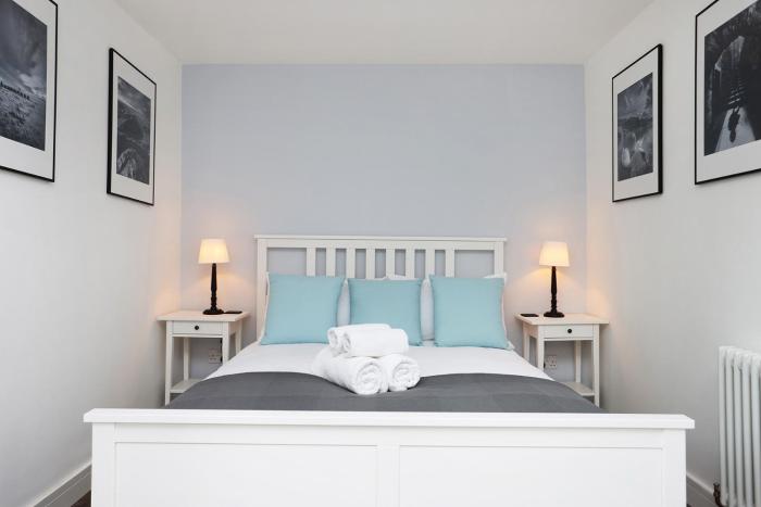 joivy contemporary royal mile apartment w balcony
