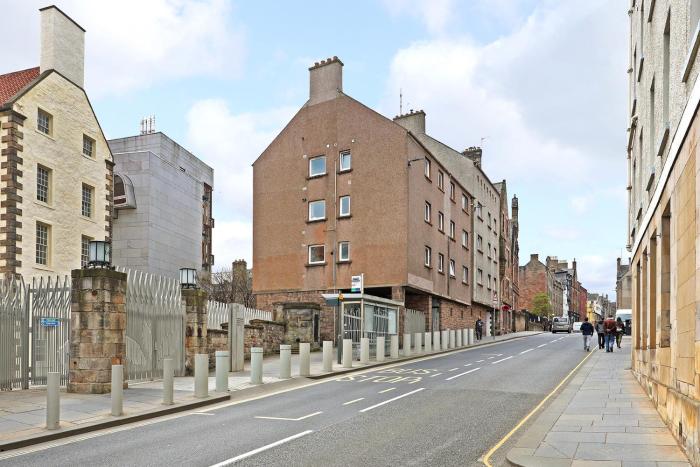 joivy contemporary royal mile apartment w balcony