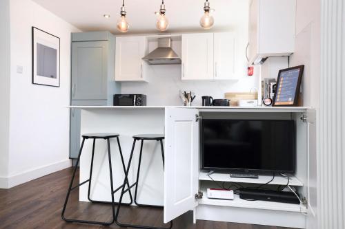 joivy contemporary royal mile apartment w balcony