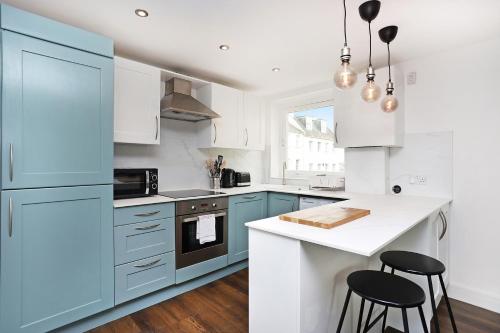 joivy contemporary royal mile apartment w balcony