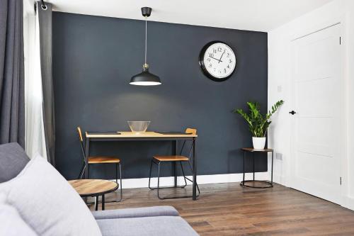 joivy contemporary royal mile apartment w balcony