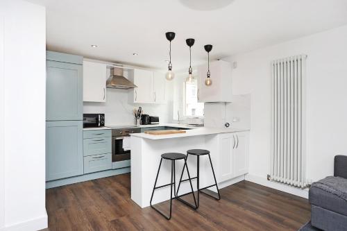 joivy contemporary royal mile apartment w balcony