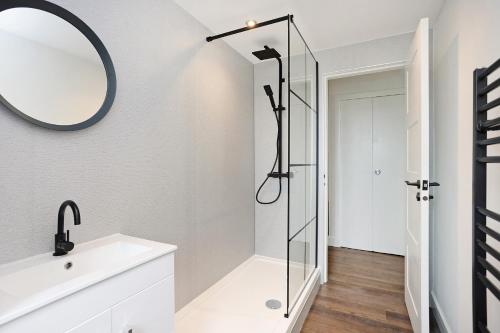 joivy contemporary royal mile apartment w balcony