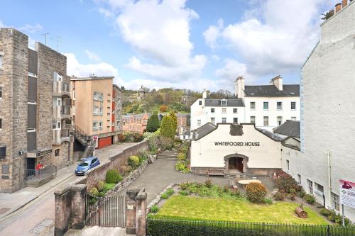 joivy contemporary royal mile apartment w balcony