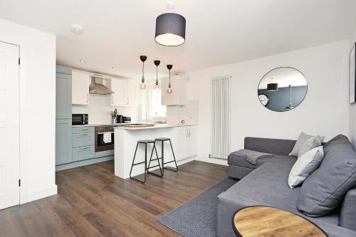 joivy contemporary royal mile apartment w balcony
