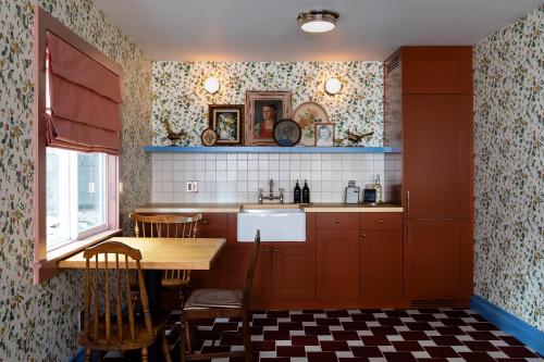 n p boutique lodge