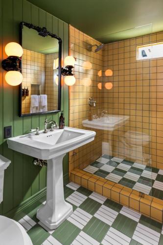 n p boutique lodge
