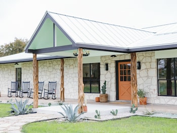 Rancho Moonrise,20117 Lockwood Rd,3 star