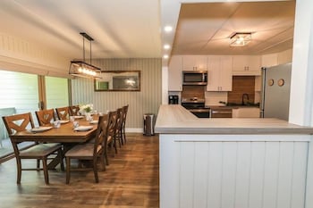 Seven Springs 2 Bedroom Premium Condo, Pet Friendly! By Redawning - Save 10% On 3 Nights, 15% On 5 Nights!,2 Mountain Villas Drive,3 star