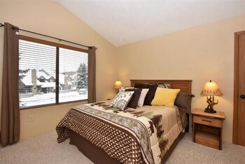 Seven Springs 1 Bedroom Premium Condo, Ski In/Ski Out By Redawning - Save 10% On 3 Nights, 15% On 5 Nights!,,3 star