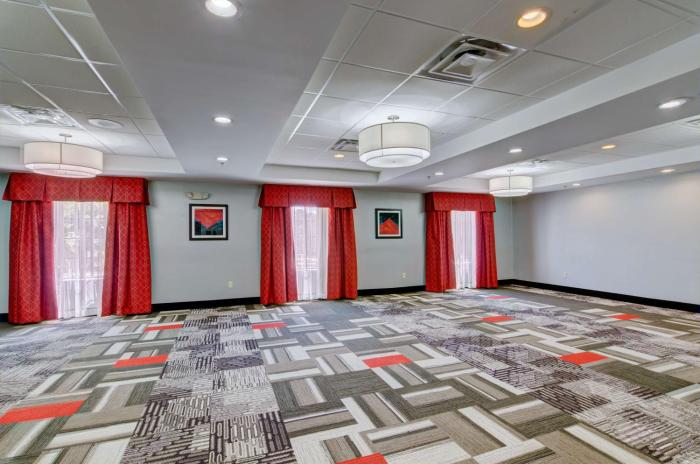 hampton inn salem va