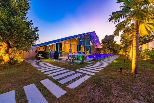 large private pool villa with 7 br 7b