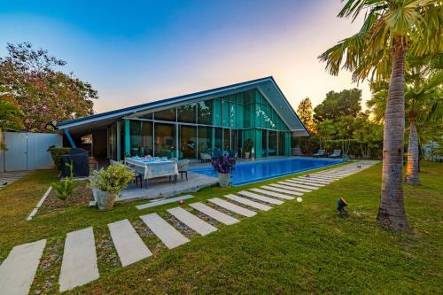 large private pool villa with 7 br 7b