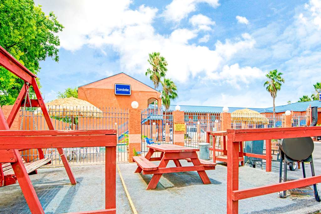 econo lodge inn and suites near lackland afb