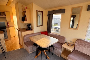 3 Bedroom, 8 Berth, Cosy Static Family Caravan,,3 star