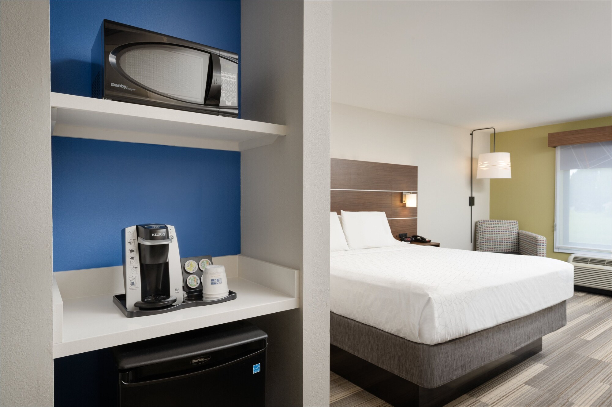 holiday inn express hotel and suites tullahoma by ihg