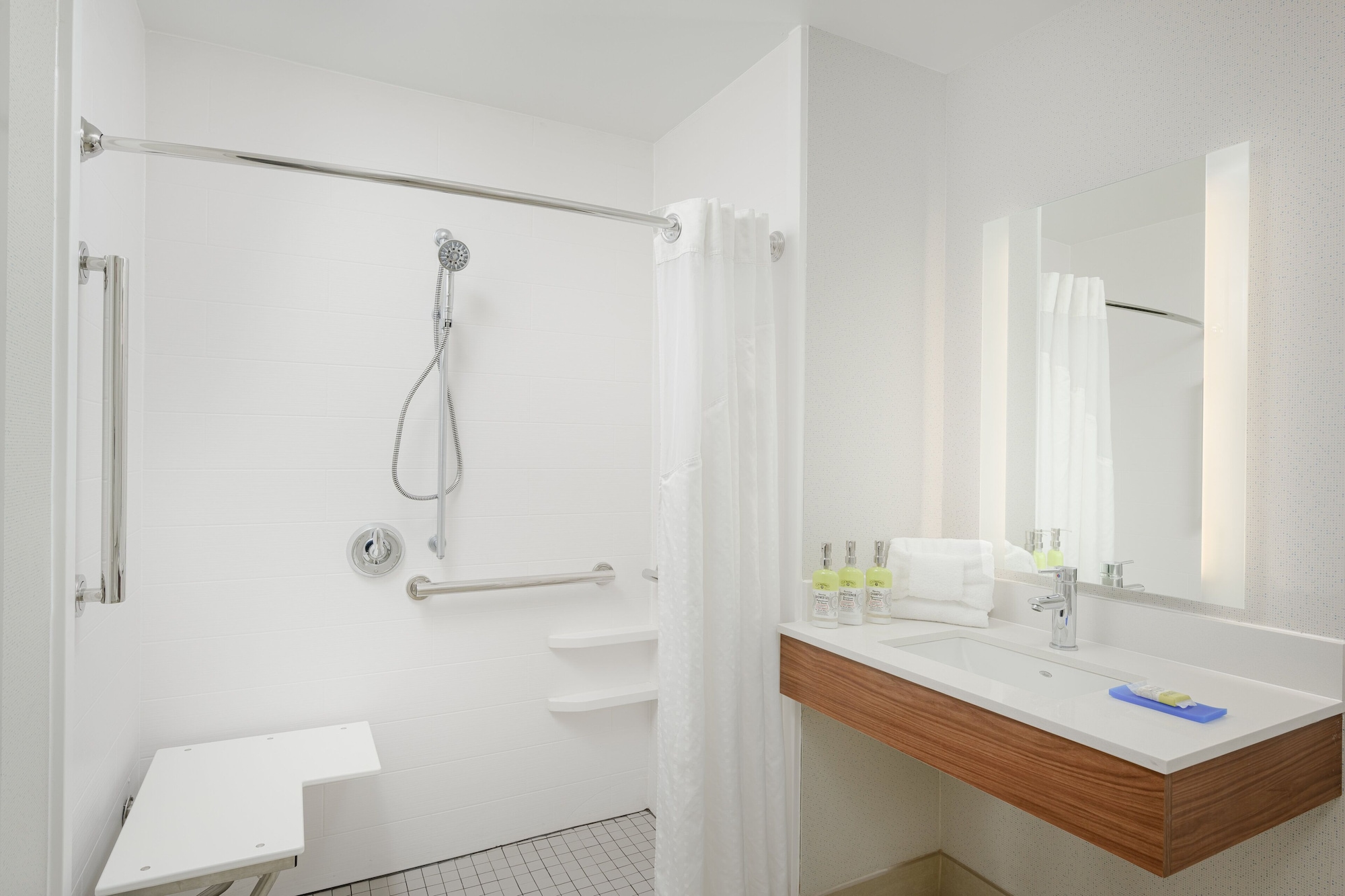 holiday inn express hotel and suites tullahoma by ihg