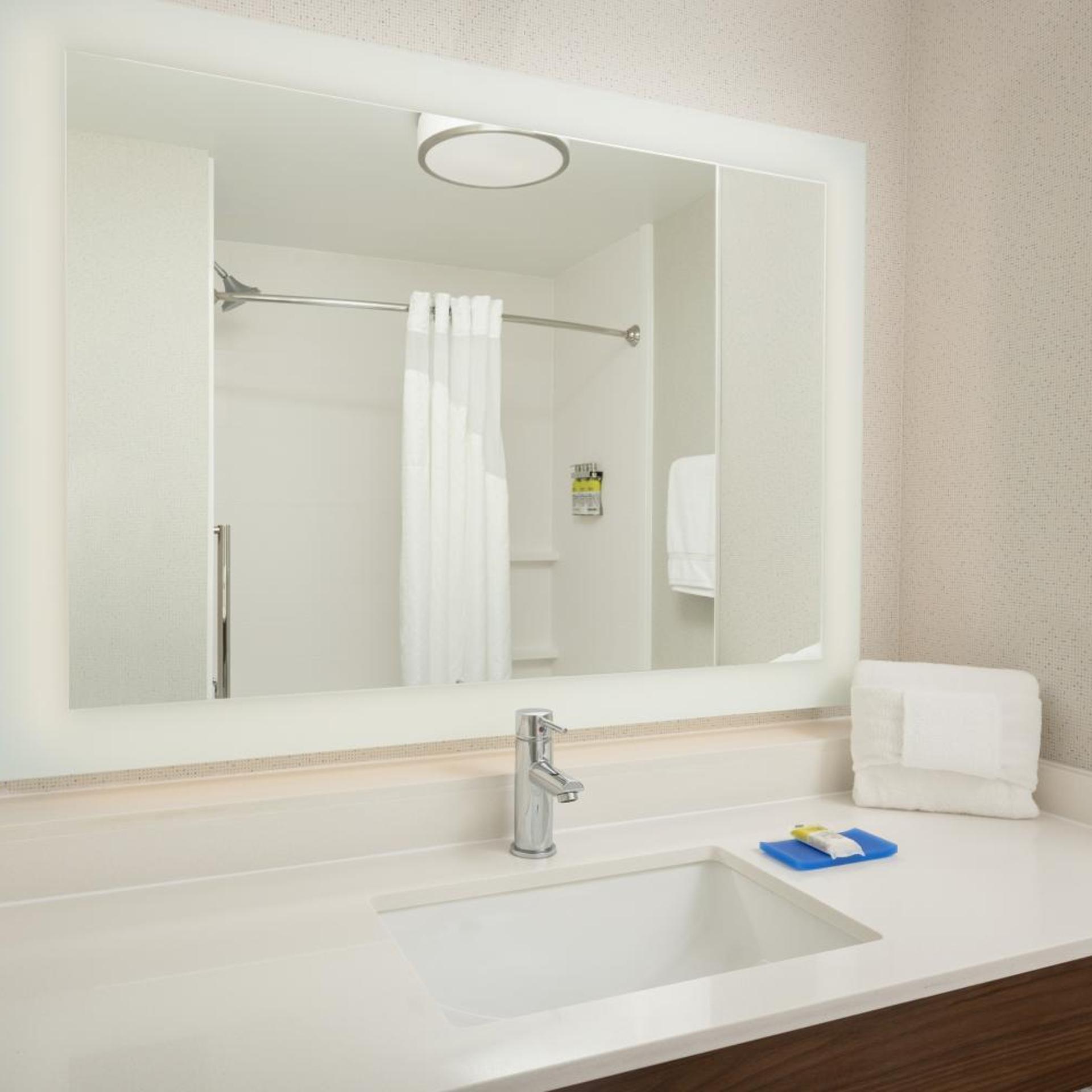 holiday inn express hotel and suites tullahoma by ihg
