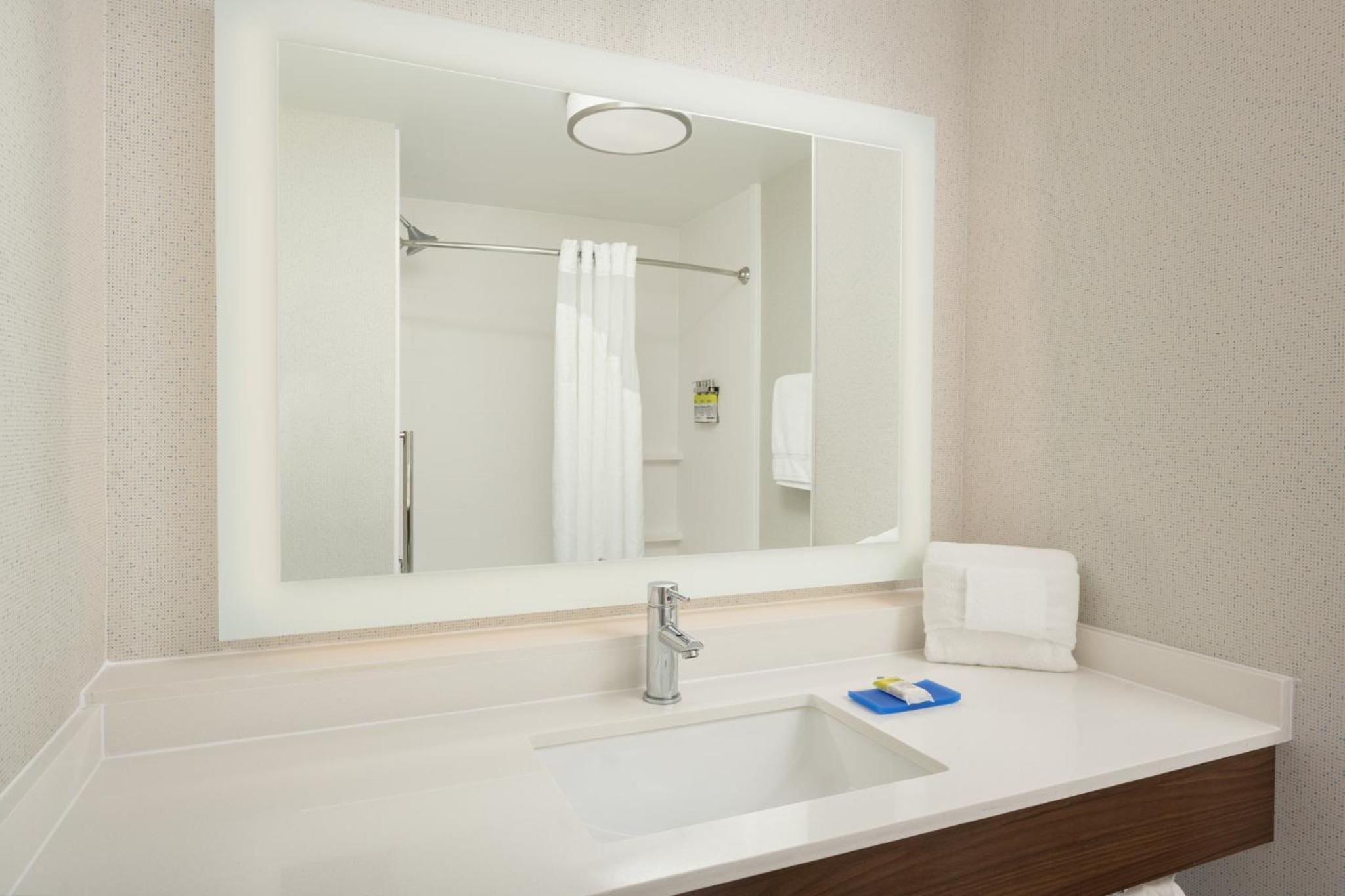 holiday inn express hotel and suites tullahoma by ihg