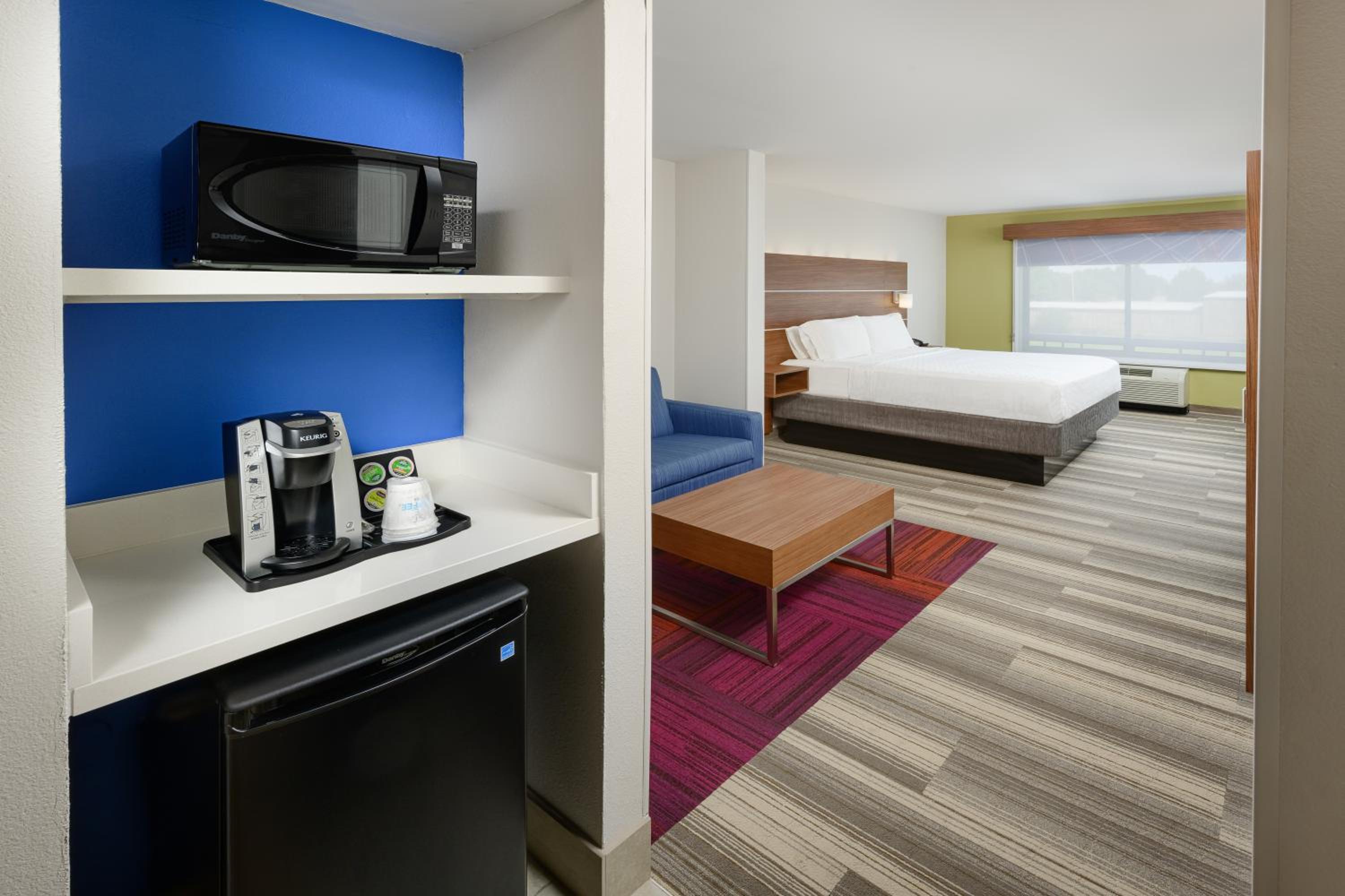 holiday inn express hotel and suites tullahoma by ihg