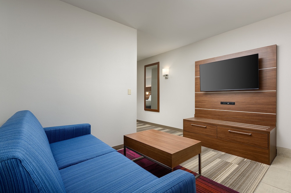 holiday inn express hotel and suites tullahoma by ihg