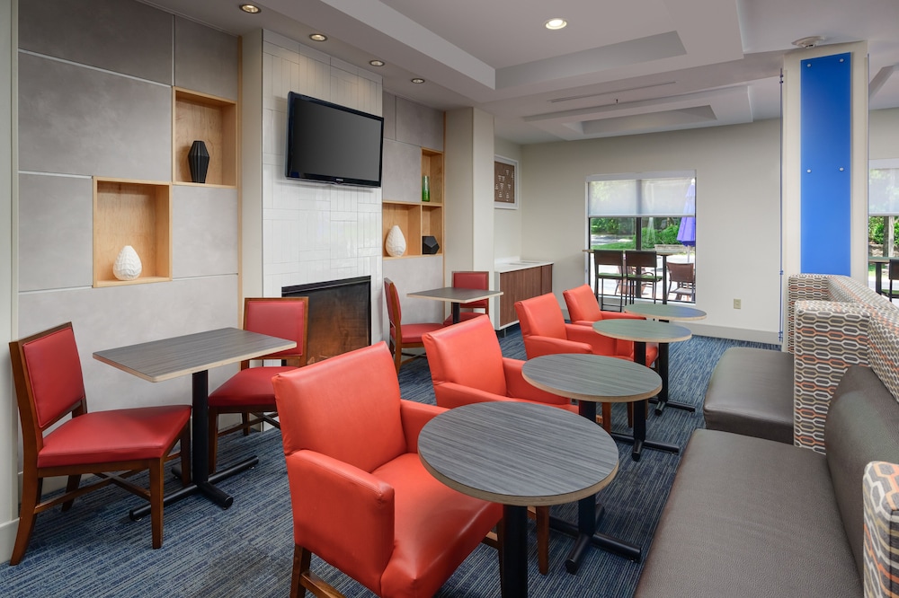 holiday inn express hotel and suites tullahoma by ihg