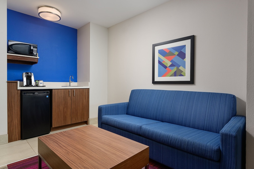holiday inn express hotel and suites tullahoma by ihg