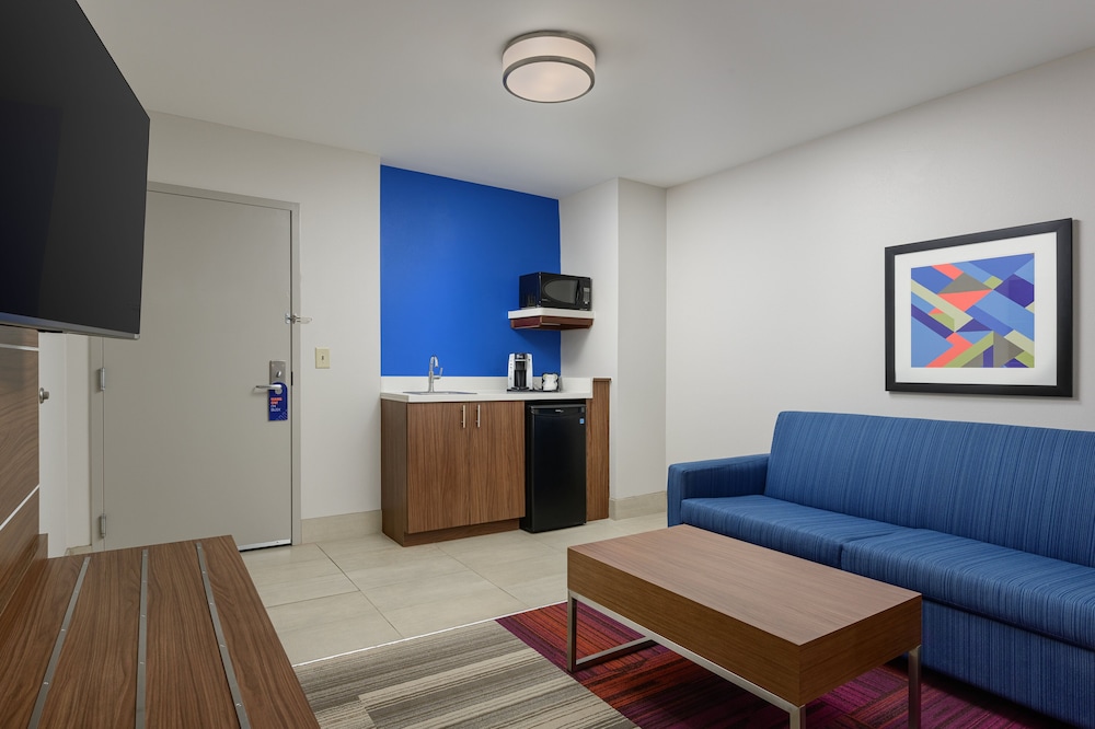 holiday inn express hotel and suites tullahoma by ihg