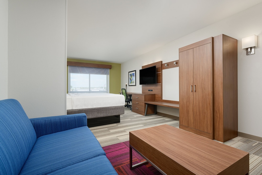 holiday inn express hotel and suites tullahoma by ihg