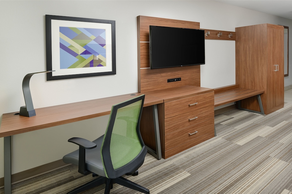 holiday inn express hotel and suites tullahoma by ihg