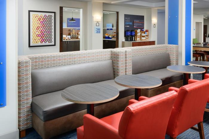 holiday inn express hotel and suites tullahoma by ihg